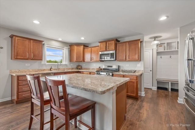 852 Wildwood Drive, Pingree Grove, IL 60140