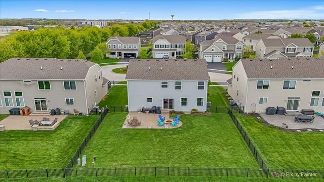 852 Wildwood Drive, Pingree Grove, IL 60140