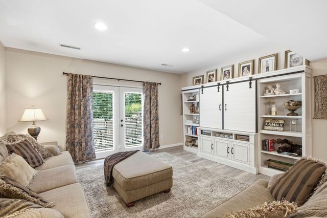 2700 CHAMBRAY RD, Columbia, MO 65203