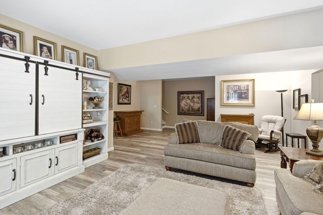 2700 CHAMBRAY RD, Columbia, MO 65203