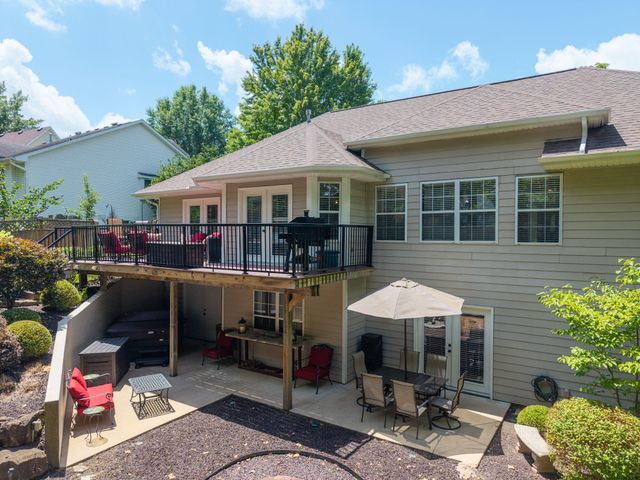2700 CHAMBRAY RD, Columbia, MO 65203