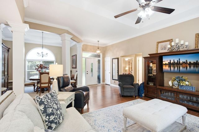 2700 CHAMBRAY RD, Columbia, MO 65203