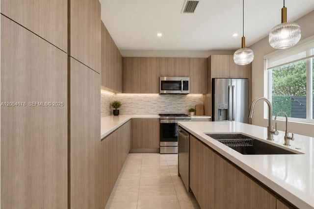 10384 NW 67th Terrace, Doral, FL 33178