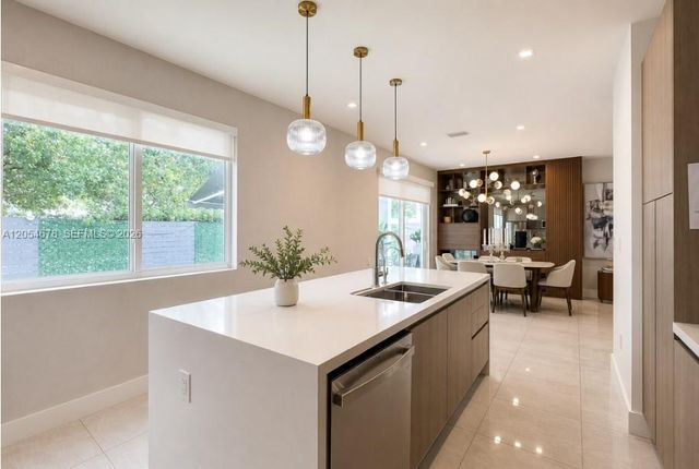 10384 NW 67th Terrace, Doral, FL 33178
