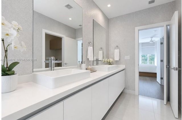 10384 NW 67th Terrace, Doral, FL 33178