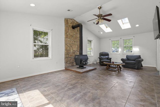 5523 HALWIS ST, Alexandria, VA 22303