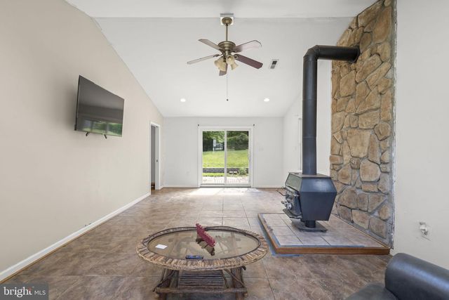 5523 HALWIS ST, Alexandria, VA 22303