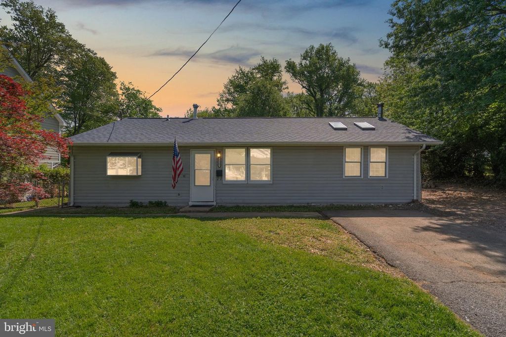 5523 HALWIS ST, Alexandria, VA 22303