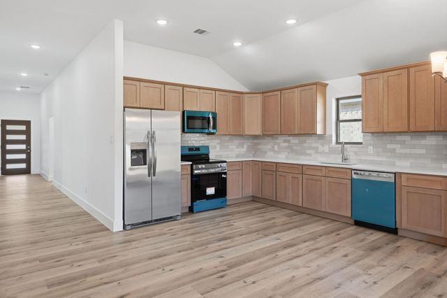 13134 Lake Conroe Bay Road, Willis, TX 77318