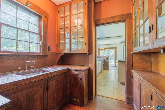 95 Beecher Road, Woodbridge, CT 06525
