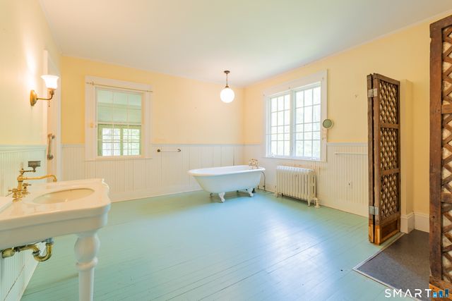 95 Beecher Road, Woodbridge, CT 06525