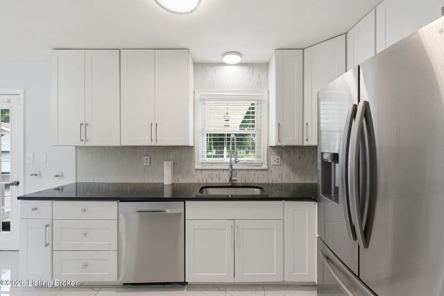 3511 Pineland Dr, Louisville, KY 40219