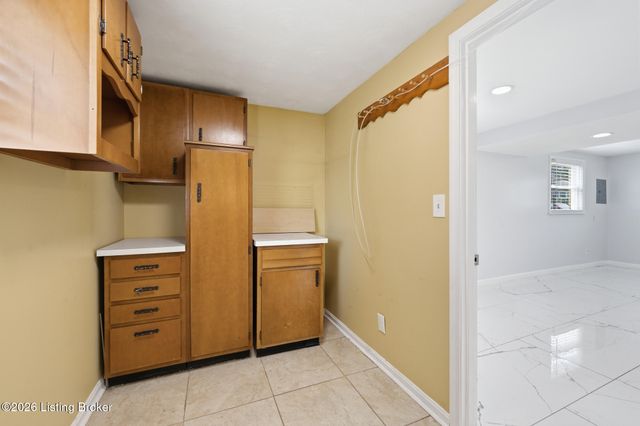 3511 Pineland Dr, Louisville, KY 40219