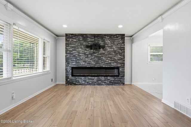 3511 Pineland Dr, Louisville, KY 40219
