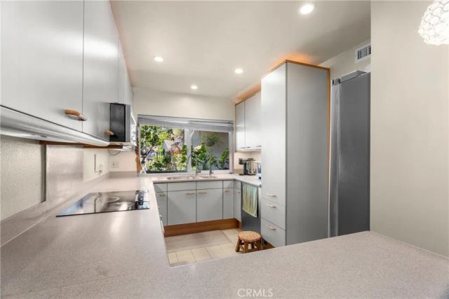6 Eucalyptus, Irvine, CA 92612