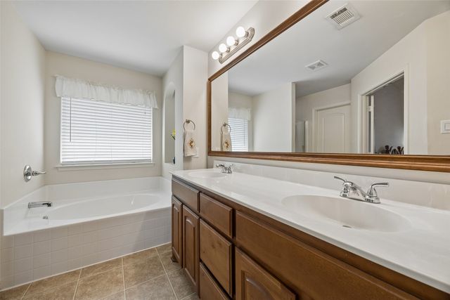 1408 Lauren Lane, Granbury, TX 76048