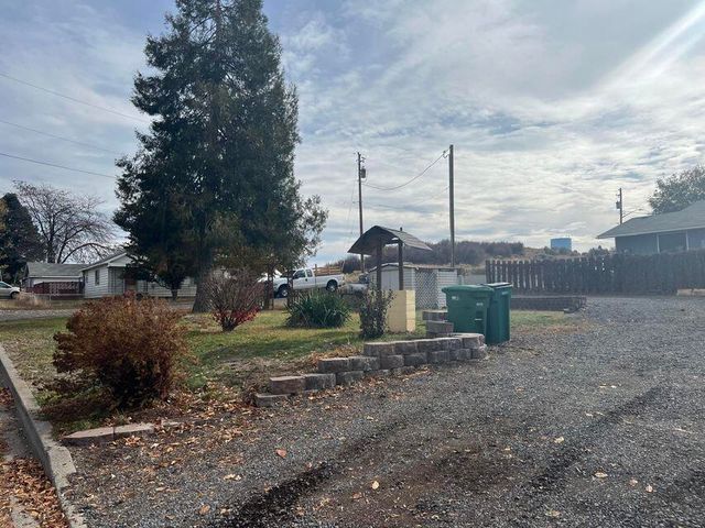 522 Van Ness Avenue, Klamath Falls, OR 97601