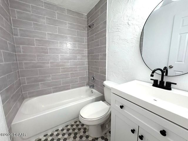 2353 Florida Boulevard, South Daytona, FL 32119