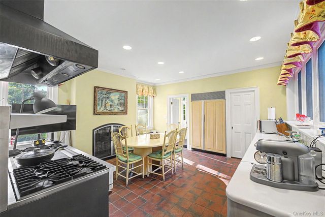 23 Townsend Road, Glen Cove, NY 11542