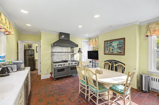 23 Townsend Road, Glen Cove, NY 11542