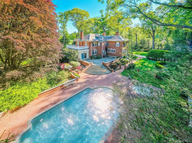 23 Townsend Road, Glen Cove, NY 11542