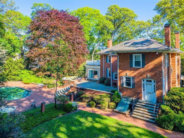 23 Townsend Road, Glen Cove, NY 11542