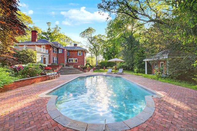 23 Townsend Road, Glen Cove, NY 11542