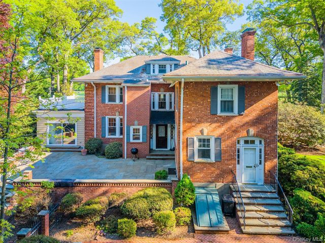 23 Townsend Road, Glen Cove, NY 11542