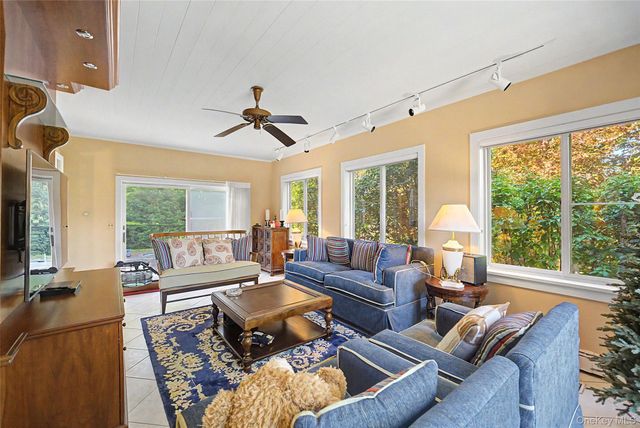 23 Townsend Road, Glen Cove, NY 11542