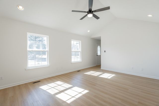 300 Osceola Dr, Whitwell, TN 37397