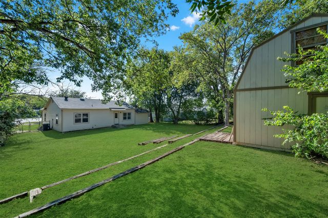 6704 Charbonneau Road, Lake Worth, TX 76135