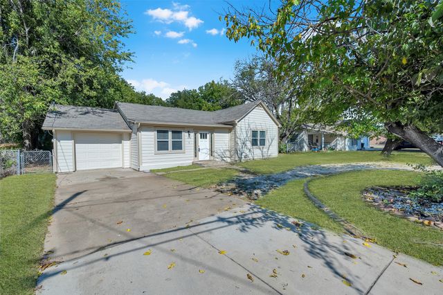 6704 Charbonneau Road, Lake Worth, TX 76135