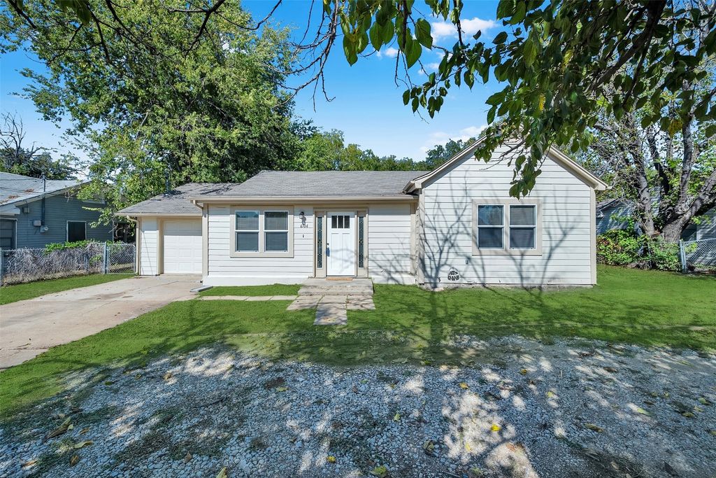 6704 Charbonneau Road, Lake Worth, TX 76135