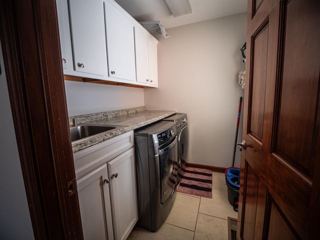 136 Glenwood Lane, Hurricane, WV 25526