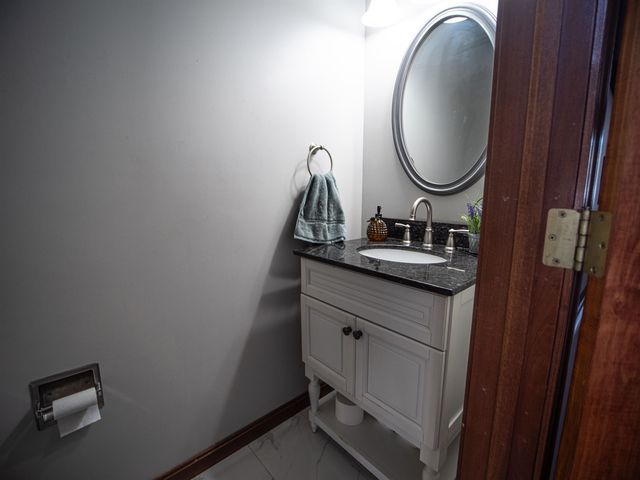 136 Glenwood Lane, Hurricane, WV 25526