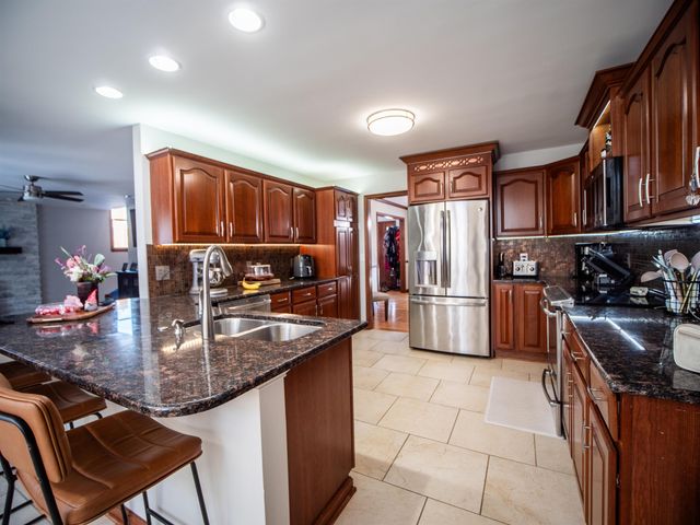 136 Glenwood Lane, Hurricane, WV 25526