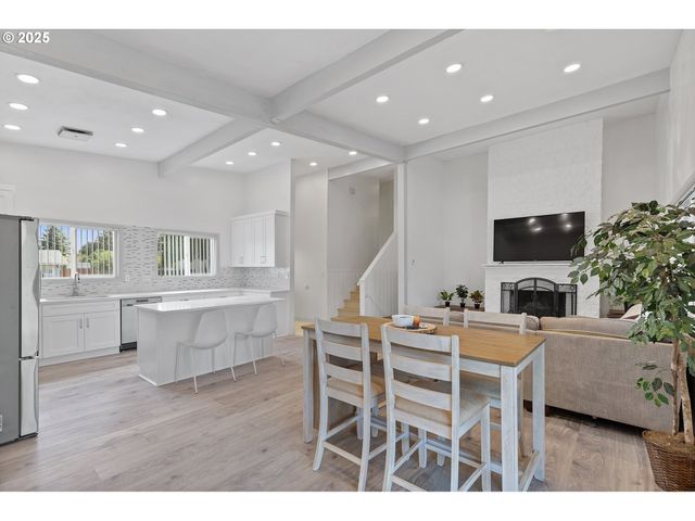 1021 Ne 195TH Ave, Portland, OR 97230