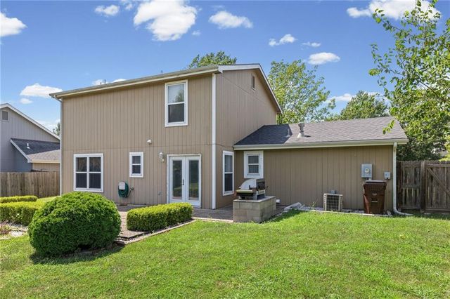 604 Stowe Court, Lawrence, KS 66049