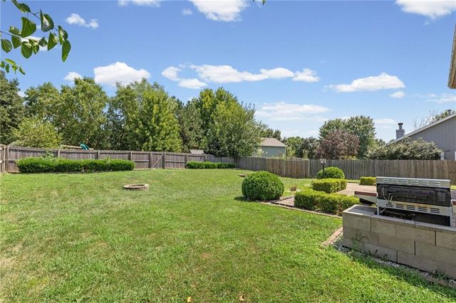 604 Stowe Court, Lawrence, KS 66049