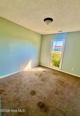 638 Sand Ridge Road, Hubert, NC 28539