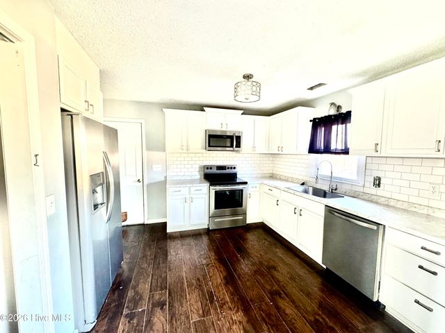 638 Sand Ridge Road, Hubert, NC 28539