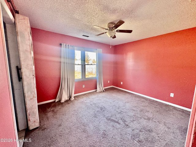 638 Sand Ridge Road, Hubert, NC 28539