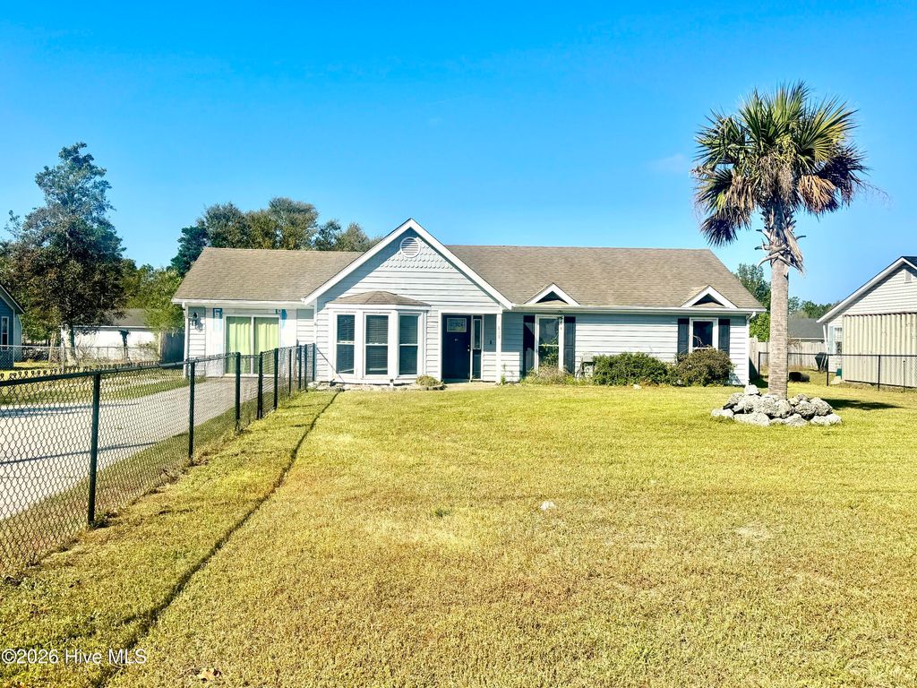 638 Sand Ridge Road, Hubert, NC 28539