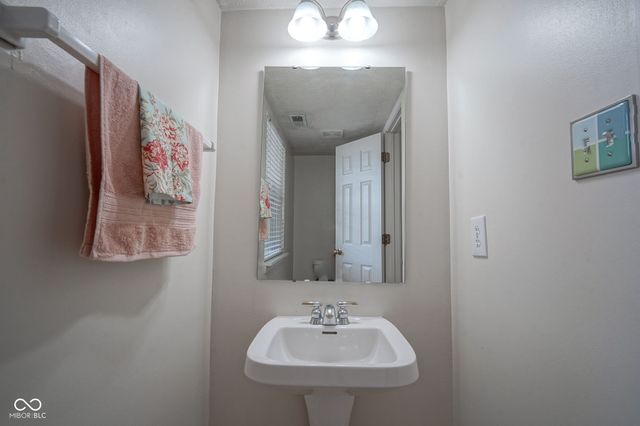 8872 Coldwater Circle, Mccordsville, IN 46055