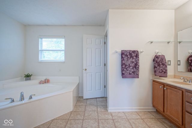 8872 Coldwater Circle, Mccordsville, IN 46055