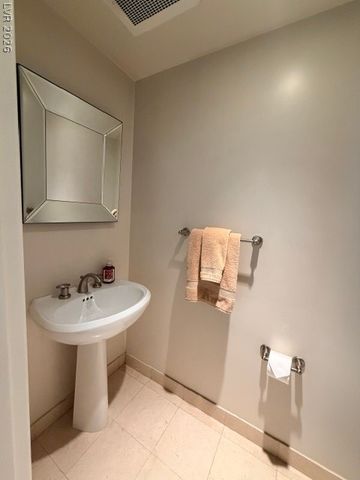 2777 Paradise 807, Las Vegas, NV 89109