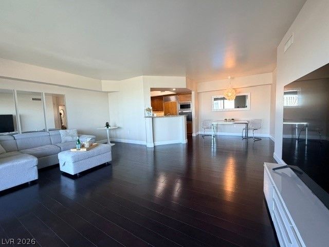 2777 Paradise 807, Las Vegas, NV 89109
