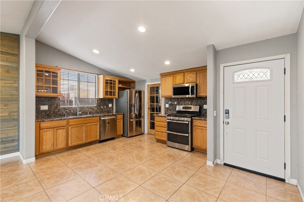 27227 Marchland, Canyon Country, CA 91351 — photo 2