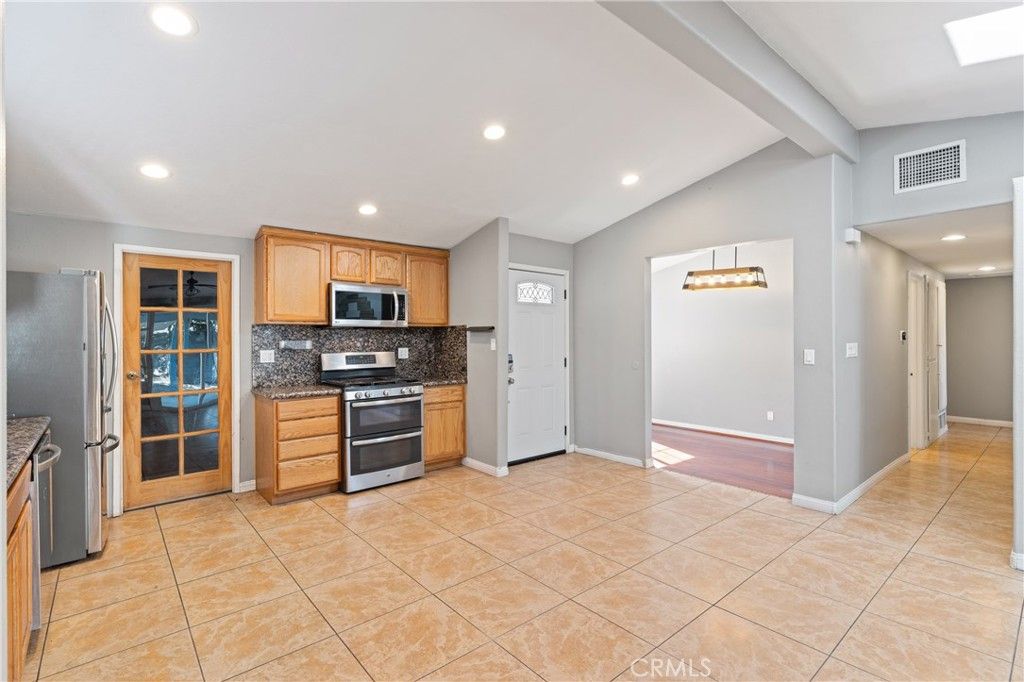27227 Marchland, Canyon Country, CA 91351 — photo 3