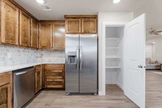 1120 Center Court Circle, Grove, OK 74344